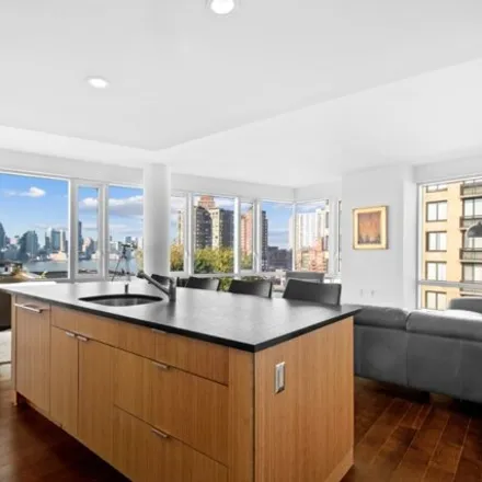 Image 3 - The Visionaire, 2nd Place, New York, NY 10280, USA - Condo for sale