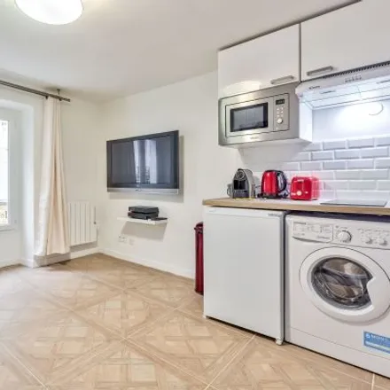 Image 3 - 9 Rue Notre-Dame-de-Nazareth, 75003 Paris, France - Apartment for rent