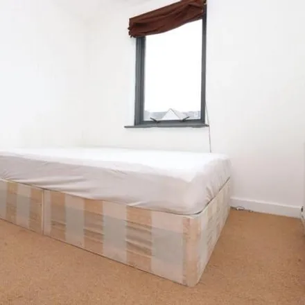 Rent this studio house on 25 Wynan Road in Millwall, London