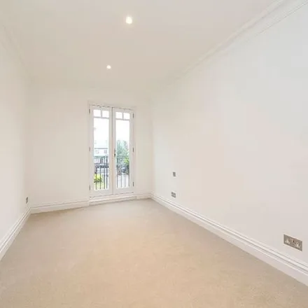 Image 3 - North Court, Clevedon Road, London, TW1 2HT, United Kingdom - Apartment for rent
