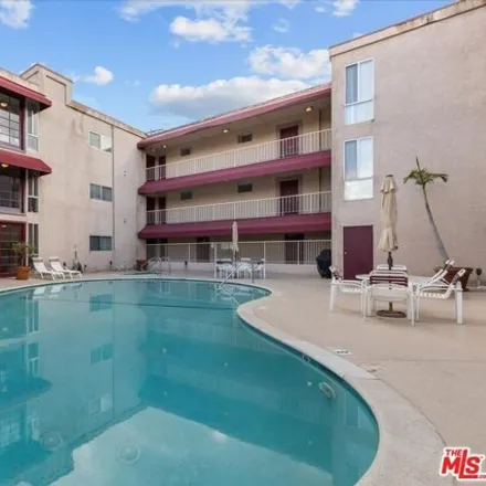 Buy this 1 bed condo on 13960 Milbank Street in Los Angeles, CA 91423