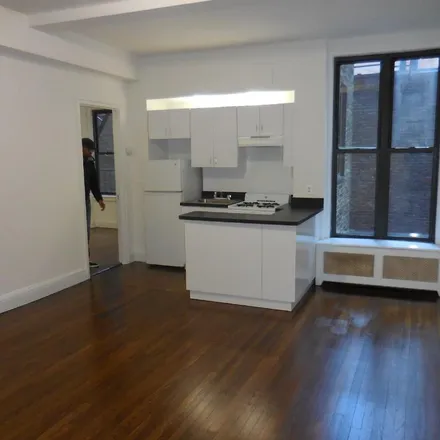 Rent this 1 bed apartment on 140 East 46th Street in New York, NY 10017
