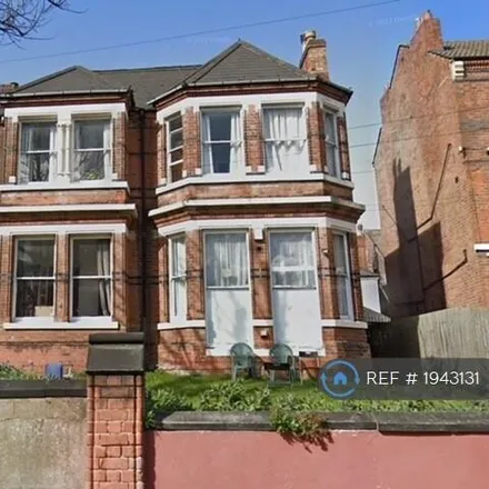 Rent this 9 bed apartment on 16 Burns Street in Nottingham, NG7 4DT