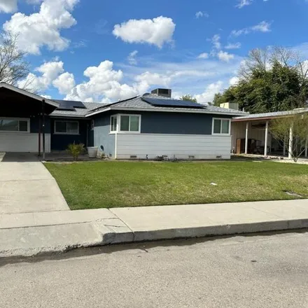 Rent this 3 bed house on 1473 Hoag Avenue in Sanger, CA 93657
