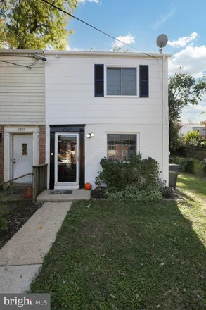 Buy this 3 bed townhouse on 2319 Glendale Terrace in Huntington, VA 22303