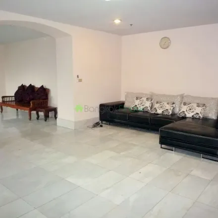 Rent this 2 bed apartment on unnamed road in Din Daeng District, 10400