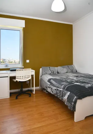 Rent this 5 bed room on Complexo Aqui Estuda-se in Rua Engenheiro Rodrigues de Carvalho, 1959-007 Lisbon