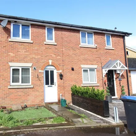 Rent this 2 bed townhouse on Victoria Gate in Harlow, CM17 9PH