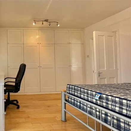 Image 3 - Domino's, The Grand Parade, Hampstead Gate, London, NW3 6BP, United Kingdom - Apartment for rent