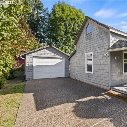 Buy this 3 bed house on 835 Southwest Fellows Street in McMinnville, OR 97128