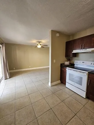 Image 3 - 1204 West Blue Heron Boulevard, Riviera Beach, FL 33404, USA - House for rent