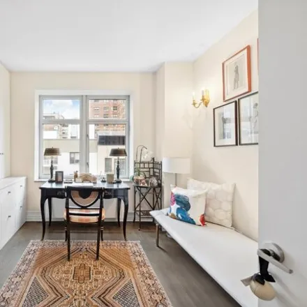 Image 4 - 186 East 76th Street, New York, NY 10021, USA - Condo for sale