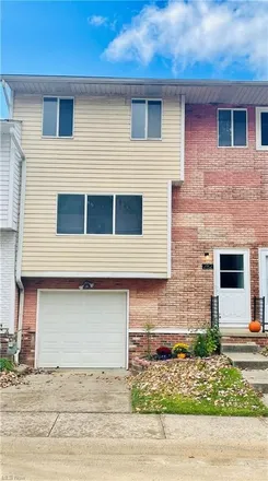 Buy this 3 bed townhouse on 282 University Avenue in Orchard Grove, Painesville