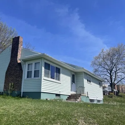 Buy this 3 bed house on 1275 South Hillview Street in Flemington, Clinton County