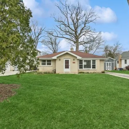 Buy this 3 bed house on 5112 Fountain Lane West in McCullom Lake, McHenry County