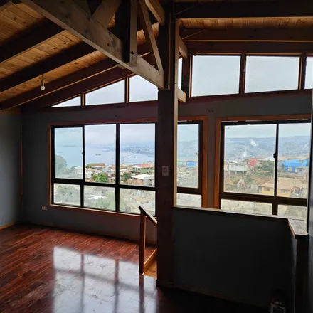 Rent this 4 bed house on Blanquillo in 237 0541 Valparaíso, Chile