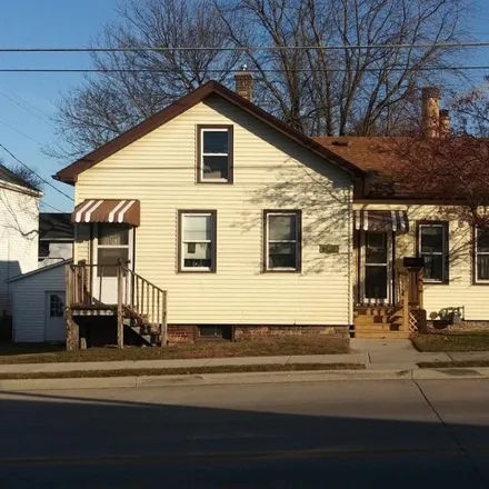 Buy this 3 bed house on 1429 South 10th Street in Manitowoc, WI 54220
