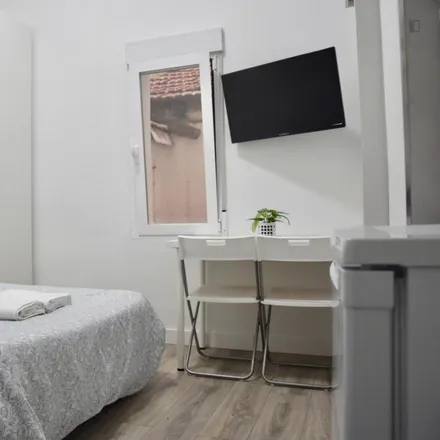Rent this studio apartment on Madrid in Calle de Fernán González, 36