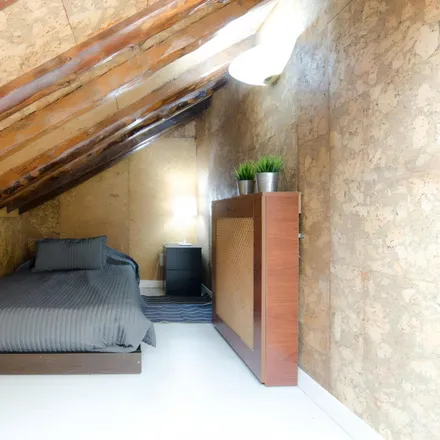 Rent this 5 bed room on Madrid in Paseo de la Infanta Isabel, 19