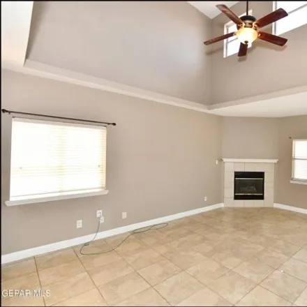 Image 6 - North Resler Drive, El Paso, TX 79912, USA - House for rent