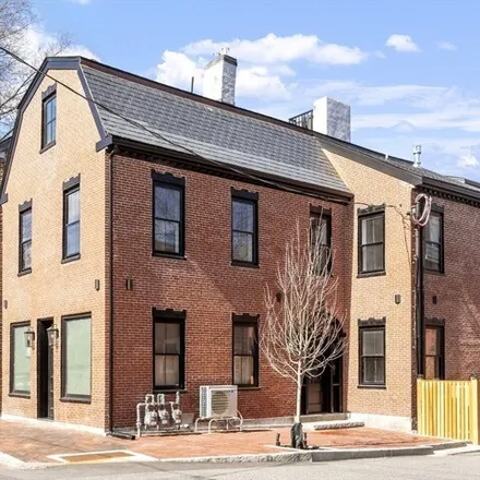 Buy this 5 bed condo on 20;22 Center Street in Newburyport, MA 01950