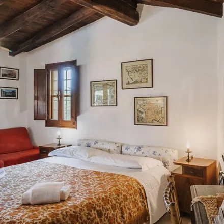 Rent this 1 bed townhouse on San Gimignano in Via San Matteo, 53038 San Gimignano SI