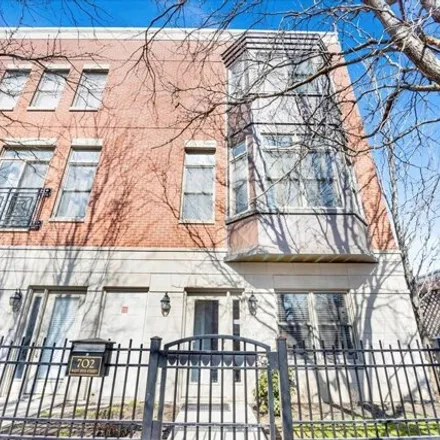 Image 1 - 701 West 15th Street, Chicago, IL 60686, USA - Townhouse for sale