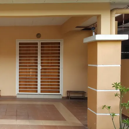 Rent this 4 bed apartment on unnamed road in Section U5, 40160 Shah Alam