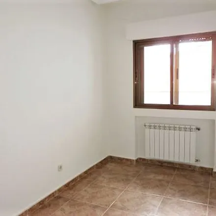 Rent this 3 bed apartment on Centro Público de Educación de Personas Adultas Paracuellos del Jarama in Calle de Santa Ana, 27