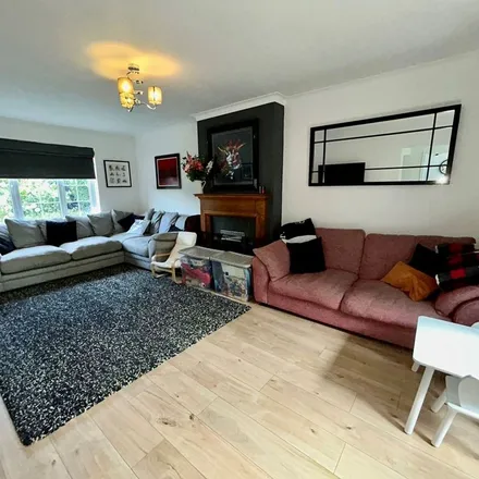 Rent this 4 bed duplex on Evelyn Drive in London, HA5 4RX