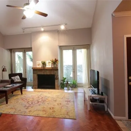 Image 3 - 2602 Rice Blvd, Texas, 77005 - Townhouse for rent