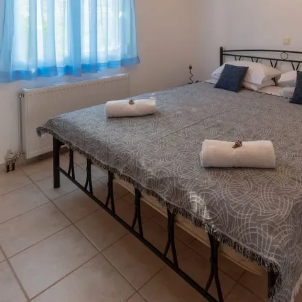 Rent this 3 bed house on PLAKA in Epar. Od. Almirou-Lsiroterni, Aspro