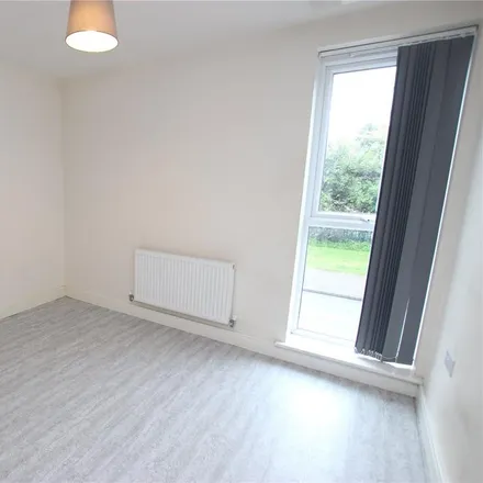 Image 5 - Holly Acre, Dunstable, LU5 4UH, United Kingdom - Apartment for rent