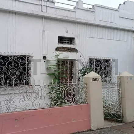 Buy this studio house on 8a-C2 Gomez Rendon y Jose Mascote in Calle Carlos Gómez Rendón, 090302