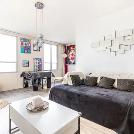 Rent this 5 bed apartment on 11 Rue Robert Lavergne in 92600 Asnières-sur-Seine, France