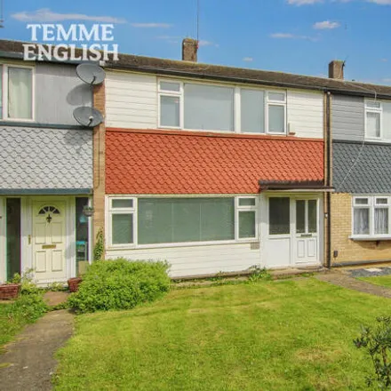Buy this 3 bed townhouse on Mynchens in Basildon, SS15 5EG