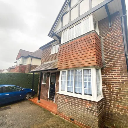 Rent this 6 bed house on 30 Ashenden Road in Guildford, GU2 7XE