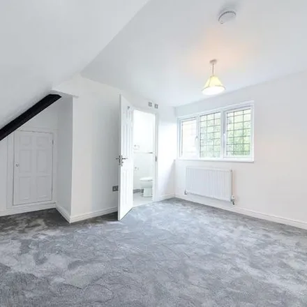 Rent this 6 bed apartment on Schools of King Edward VI in Birmingham in Eastern Road, Selly Oak