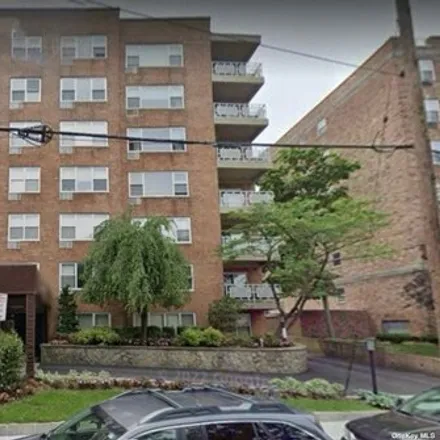 Buy this studio apartment on 10 Old Mamaroneck Road in City of White Plains, NY 10605