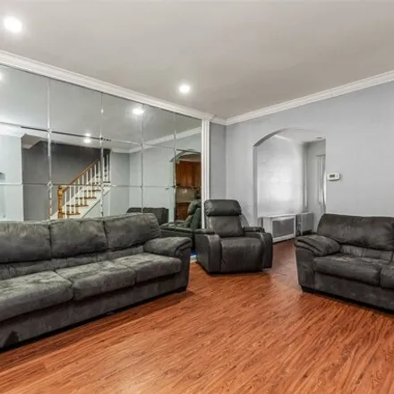 Image 6 - 115-21 208th Street, New York, NY 11411, USA - House for sale