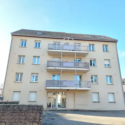 Rent this 2 bed apartment on 77 Rue Chatillon in 71000 Mâcon, France