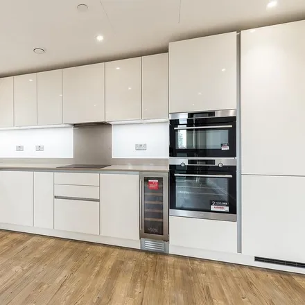 Image 2 - Wandsworth Road, London, SW8 2FW, United Kingdom - Apartment for rent