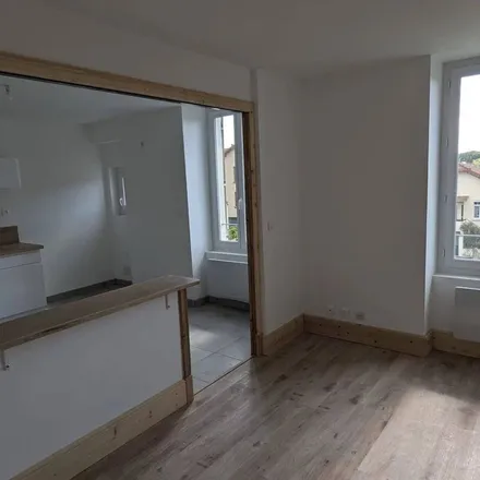 Rent this 2 bed apartment on 5 Rue de l'Hôtel de Ville in 07400 Le Teil, France