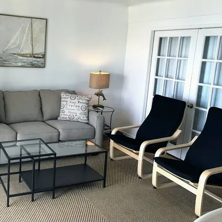 Rent this 3 bed apartment on Long Beach