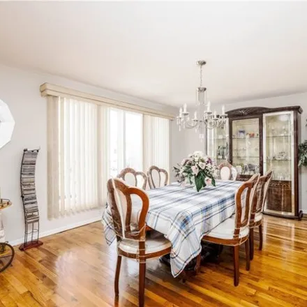 Image 4 - 160-22 84th Street, New York, NY 11414, USA - House for sale