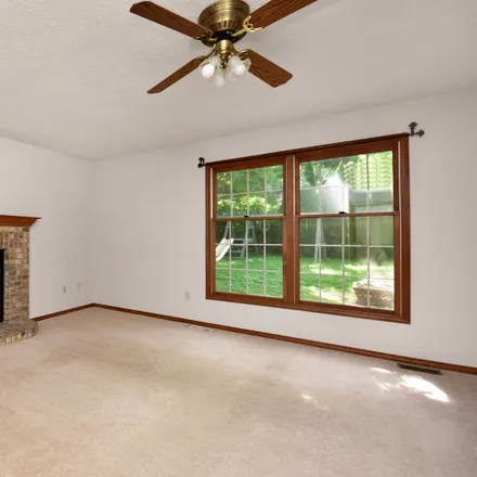 Image 8 - 26 Edgewood Court, Bloomington, IL 61701, USA - House for sale