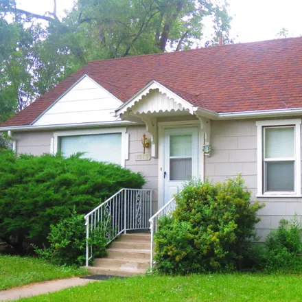 Rent this 3 bed house on 1916 W Platte Ave