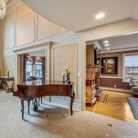 Image 3 - 216-10 28th Avenue, New York, NY 11360, USA - House for sale