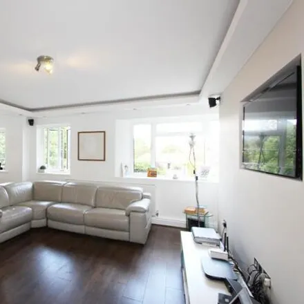 Image 7 - 3 Fuller Street, London, NW4 4RR, United Kingdom - Apartment for rent