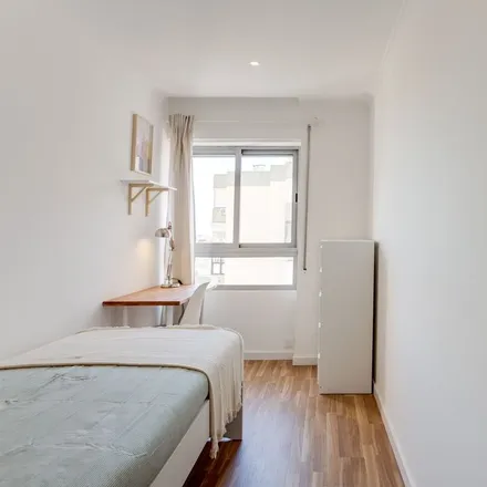 Rent this 8 bed room on Avenida Engenheiro Arantes e Oliveira